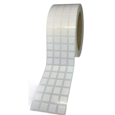 32 00428 - Plastová Etiketa 15 mm x 15 mm, 4 - Produkcia, Polypropylén, Biela, Dutinka 76 mm, 4 x 500 ks/kotúč, Permanentné lepidlo